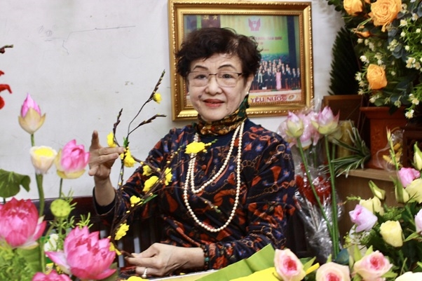 Nghệ nhân Mai Hạnh : người nghệ nhân thổi hồn lên những  đóa hoa lụa