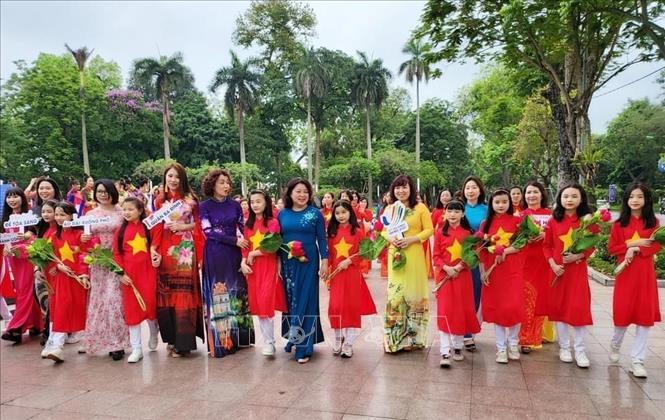 Xây dựng người Hà Nội thanh lịch văn minh, động lực phát triển kinh tế Thủ đô